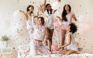 8 ý tưởng thiết kế Bachelorette party triệu đô cho cửa hàng